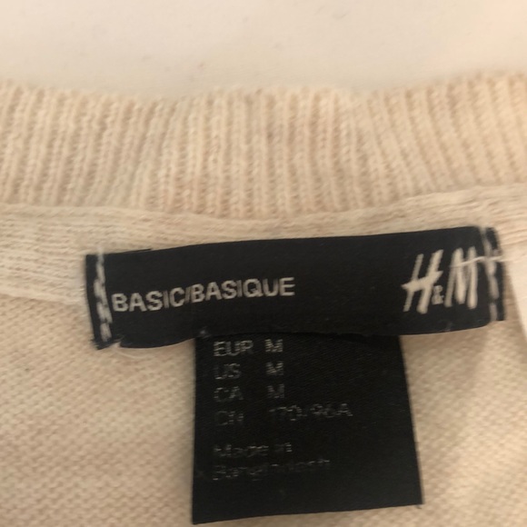 H&M light knit v-neck sweater - Picture 2 of 2